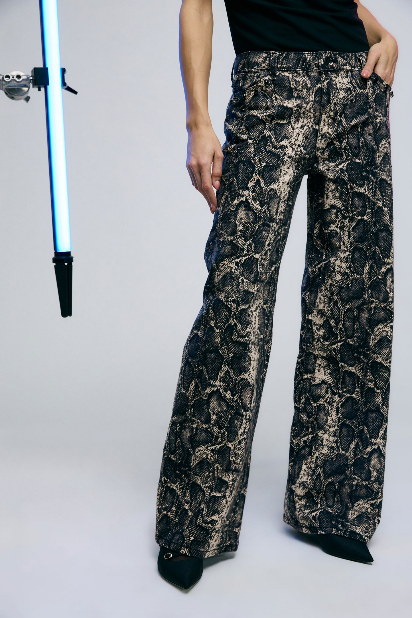 Kalhoty s hadím vzorem