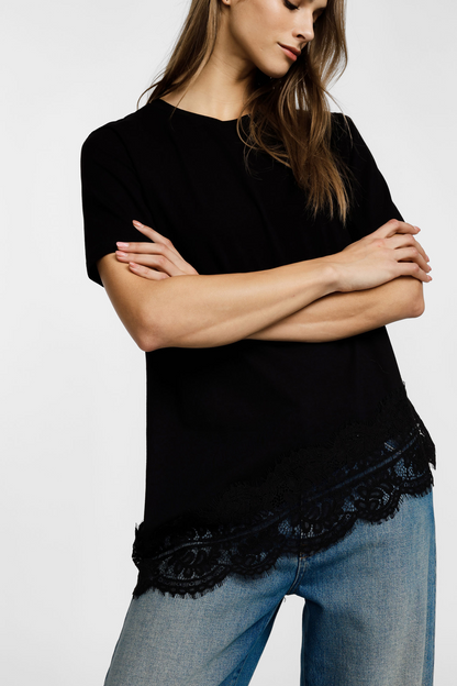 Černý asymetrický bavlněný top s krajkou