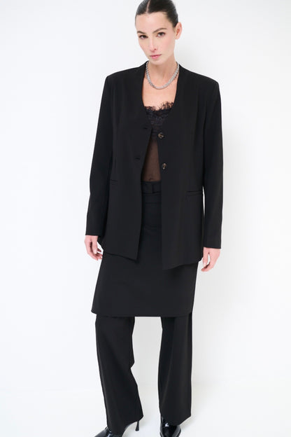 Dlouhé černé sako bez klopy