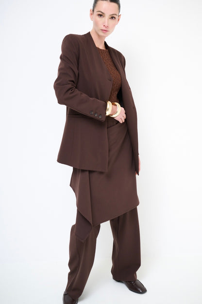 Dlouhé hnědé sako bez klopy