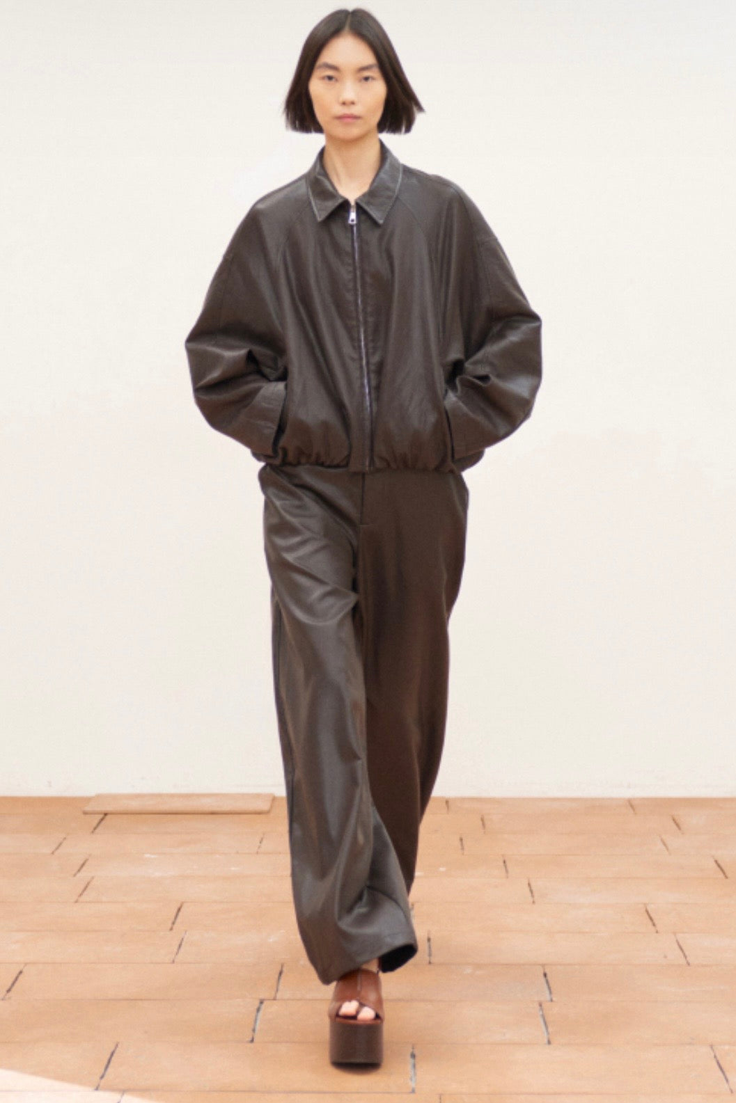 Čokoládový bomber z eko kůže