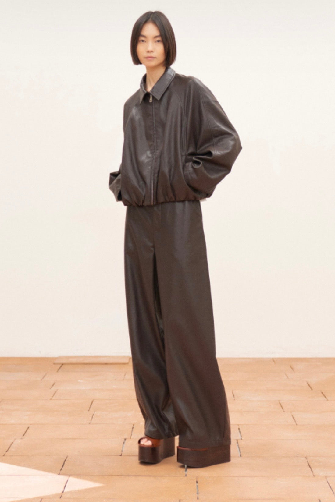 Čokoládový bomber z eko kůže