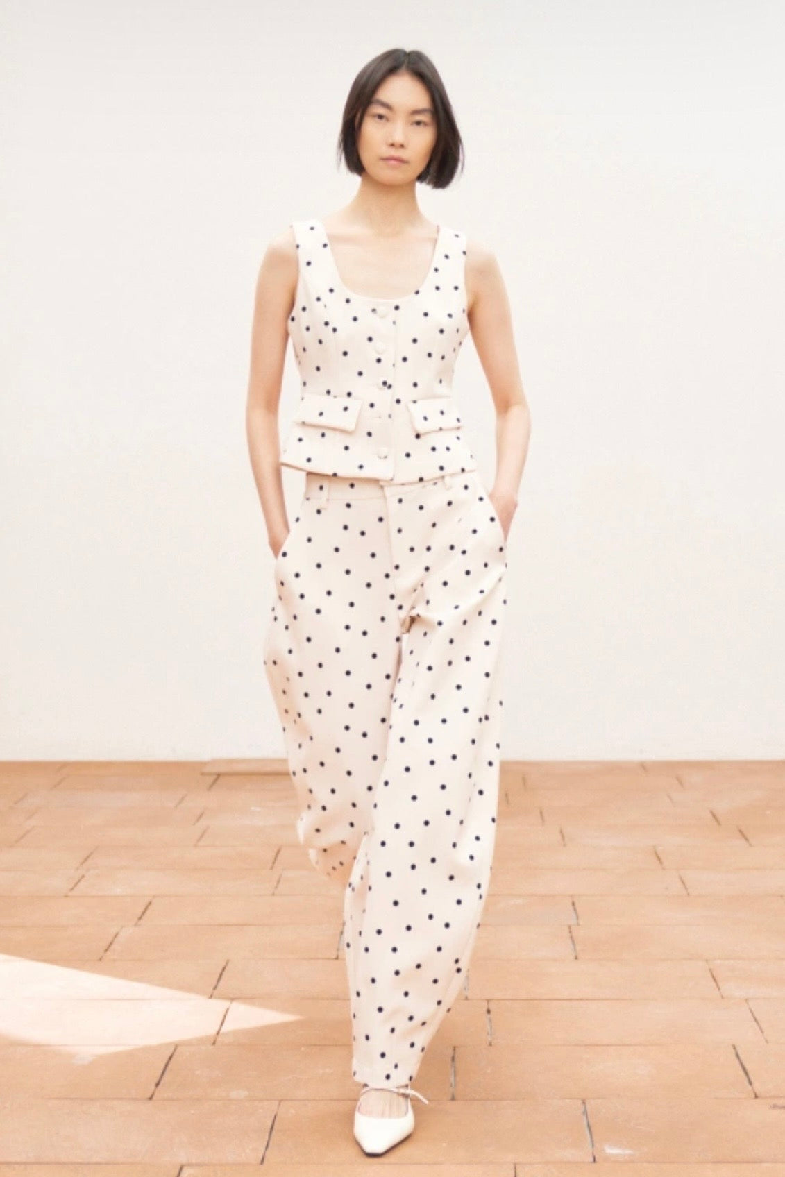 Krémový korzet s puntíky