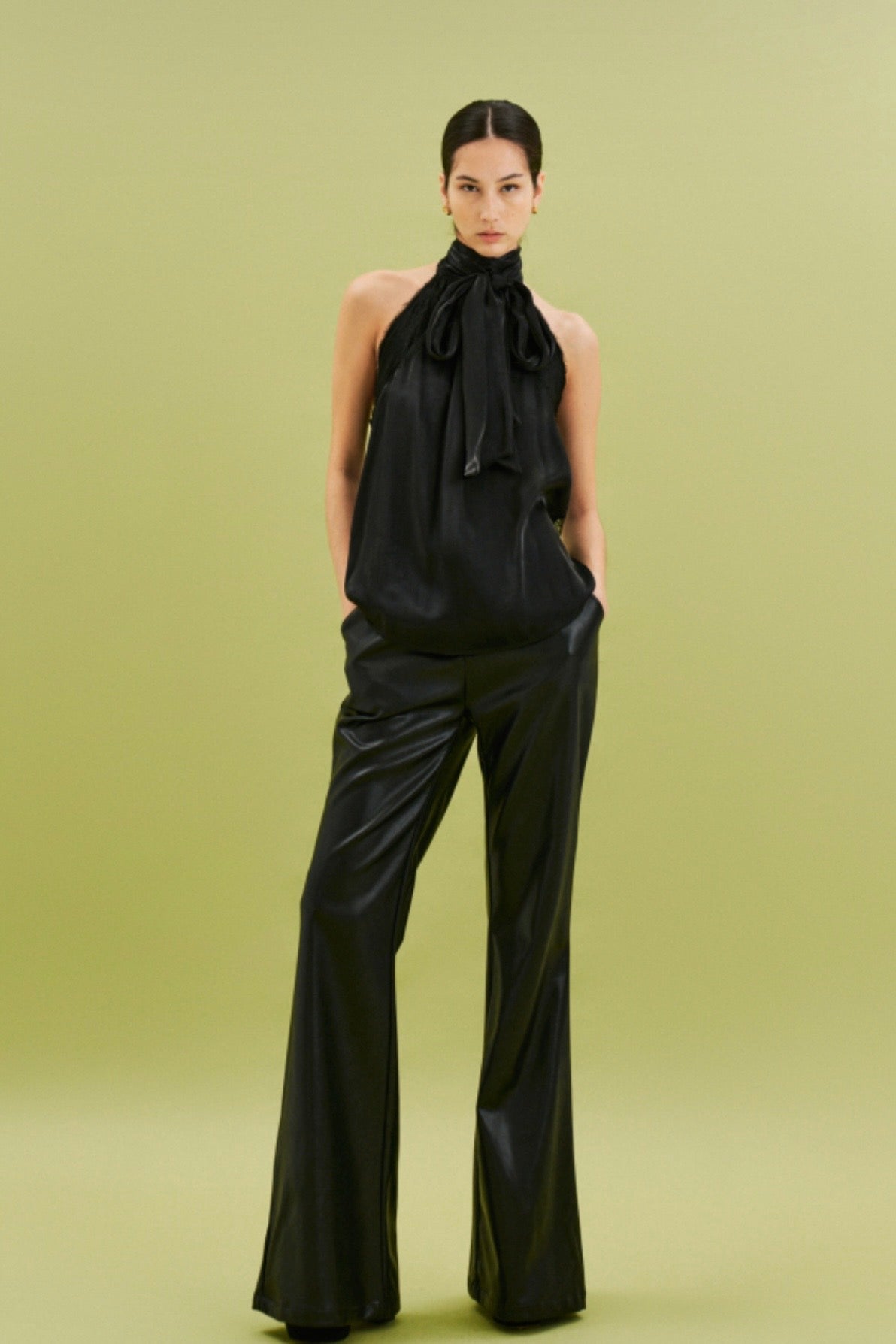 Černé flared kalhoty z eko kůže