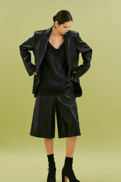 Černé saténové tílko