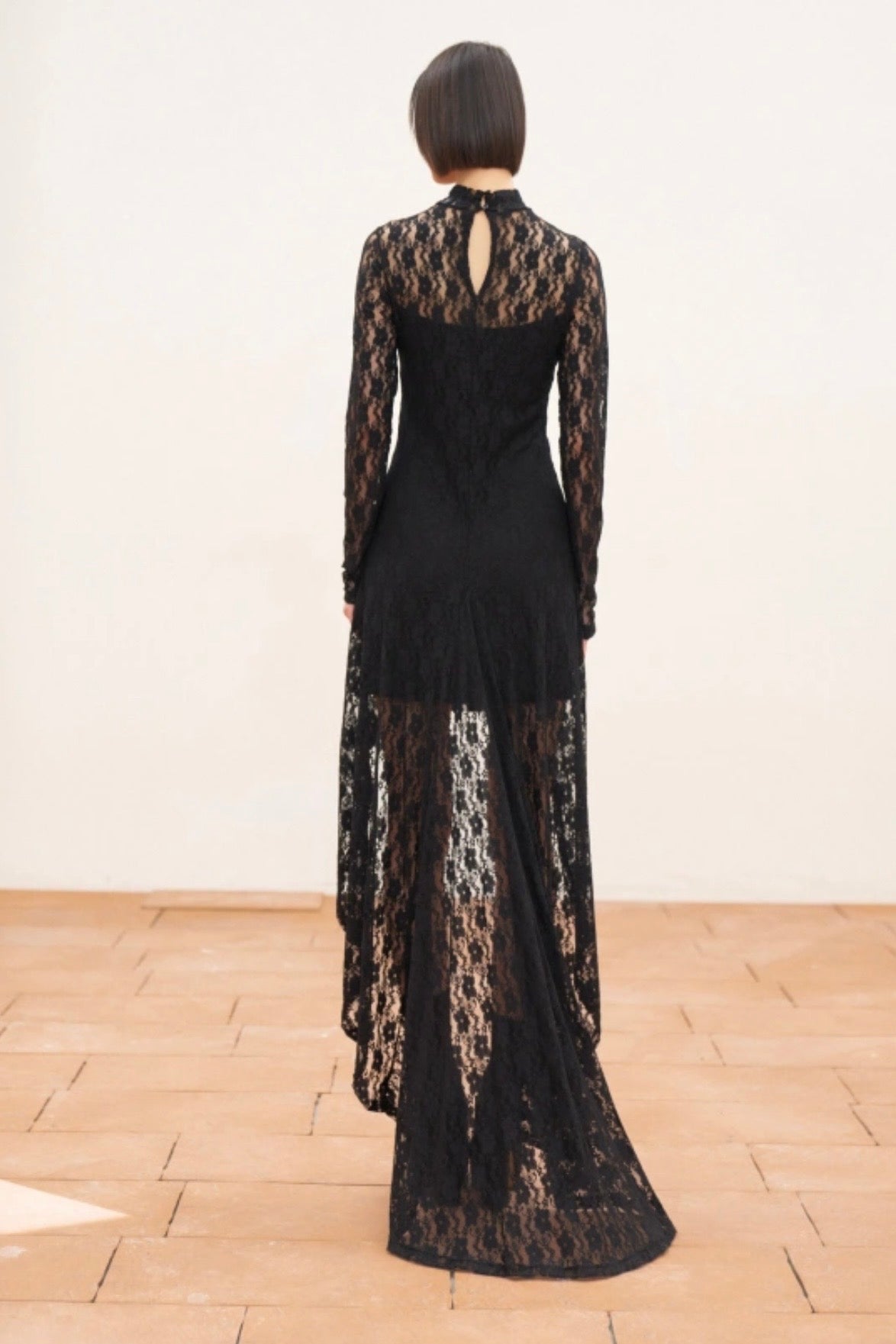 Černé šaty s krajkou