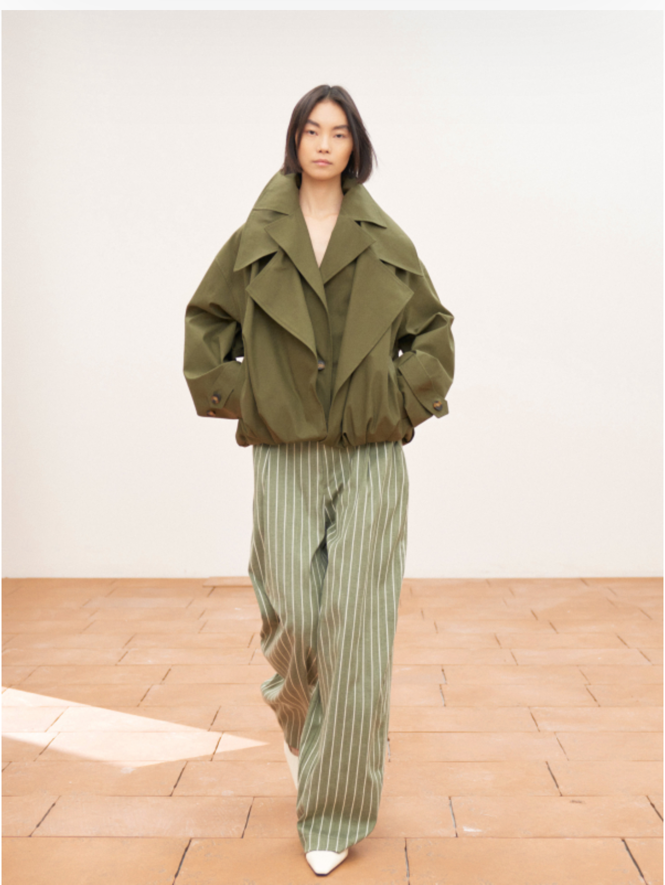 Pruhované zelené kalhoty