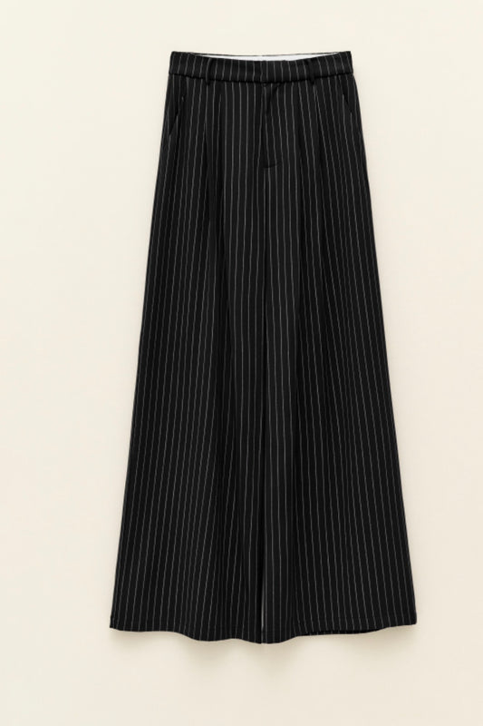 Černé široké kalhoty s pruhy