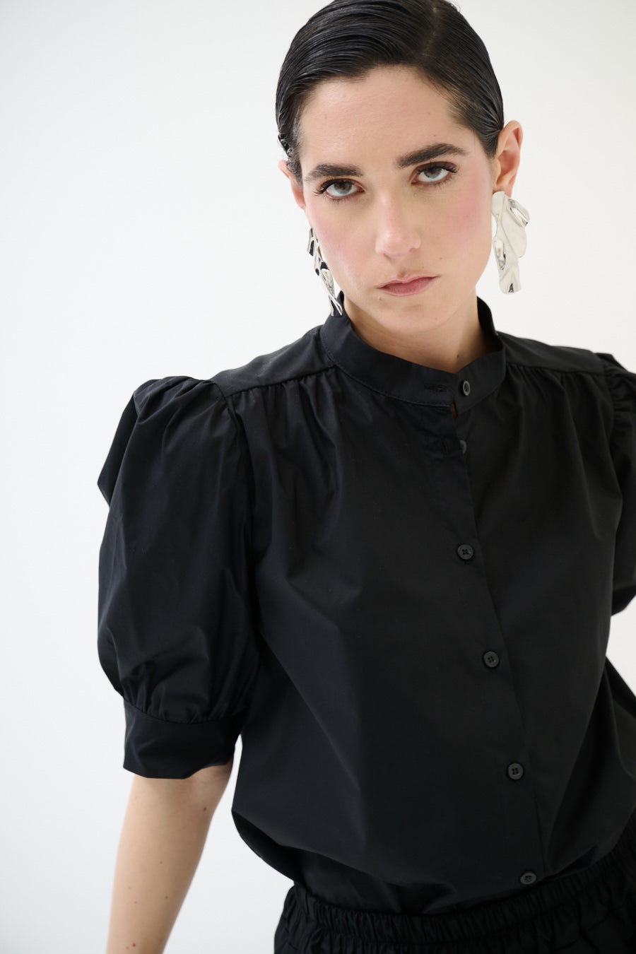 Černá košile s krátkým rukávem