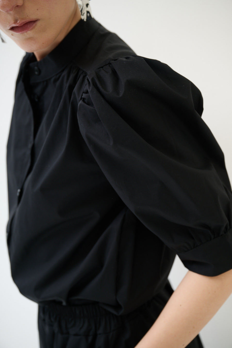 Černá košile s krátkým rukávem