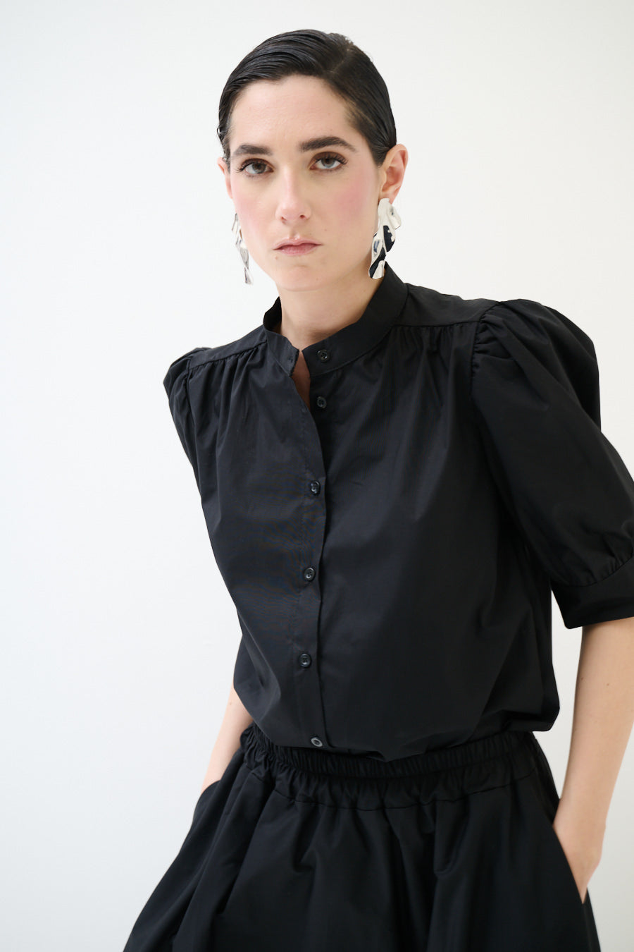 Černá košile s krátkým rukávem