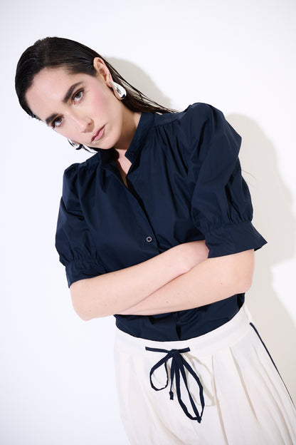 Tmavě modrá košile s krátkým rukávem