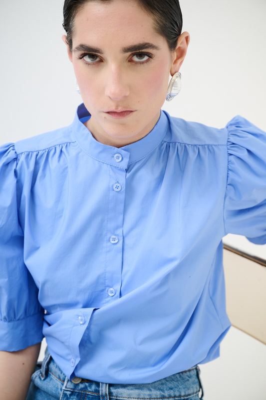 Světle modrá košile s krátkým rukávem