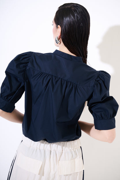 Tmavě modrá košile s krátkým rukávem