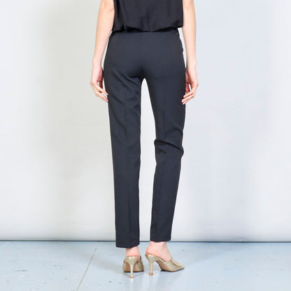 Černé cigaretové kalhoty