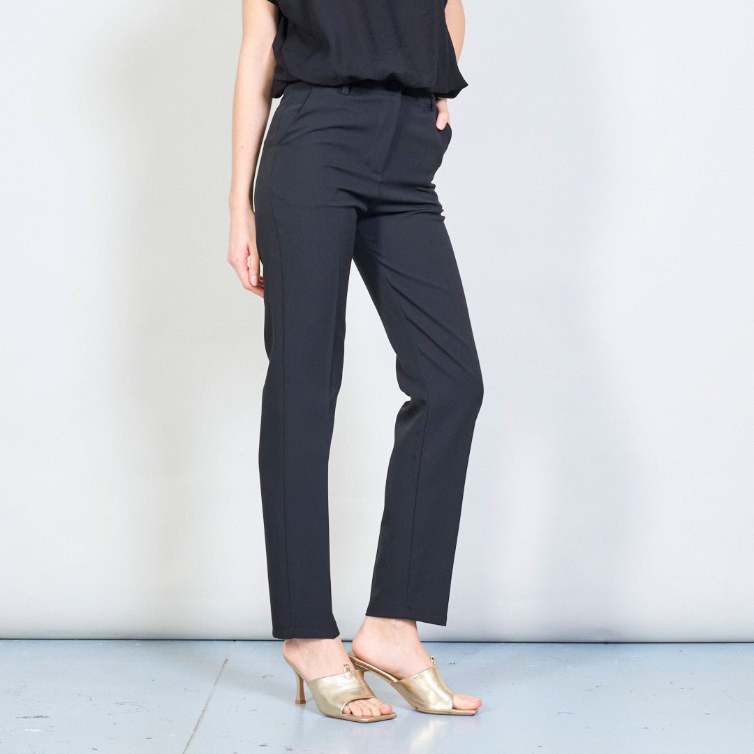 Černé cigaretové kalhoty