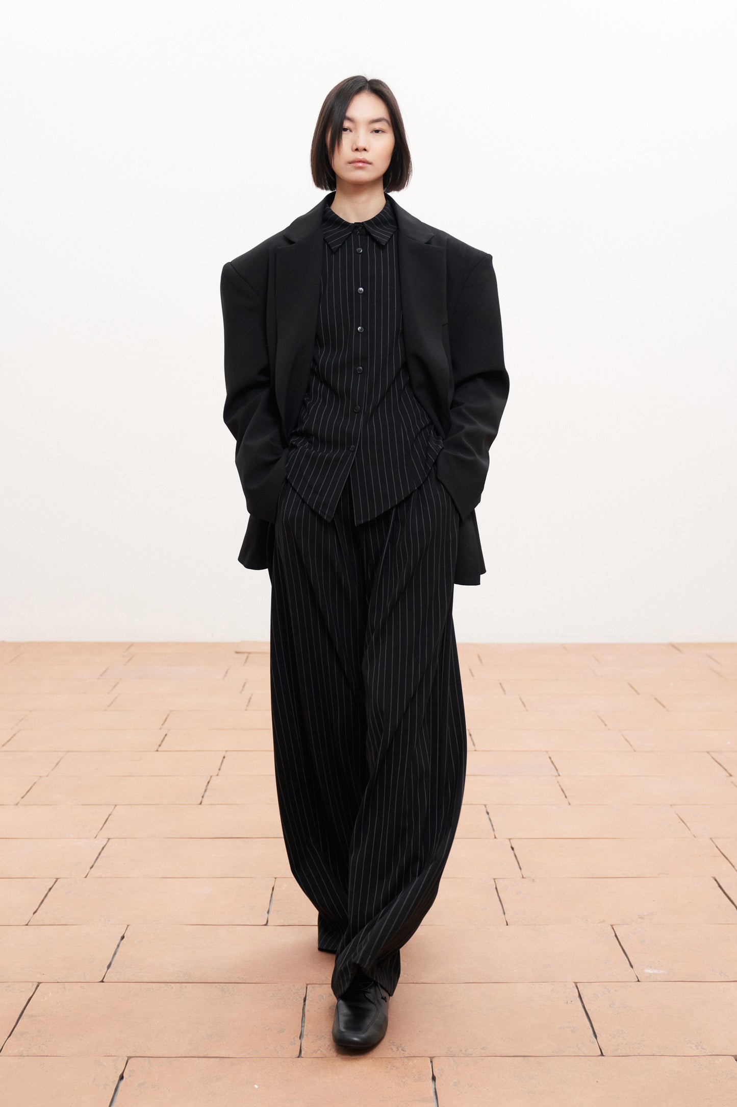 Černá košile s proužky