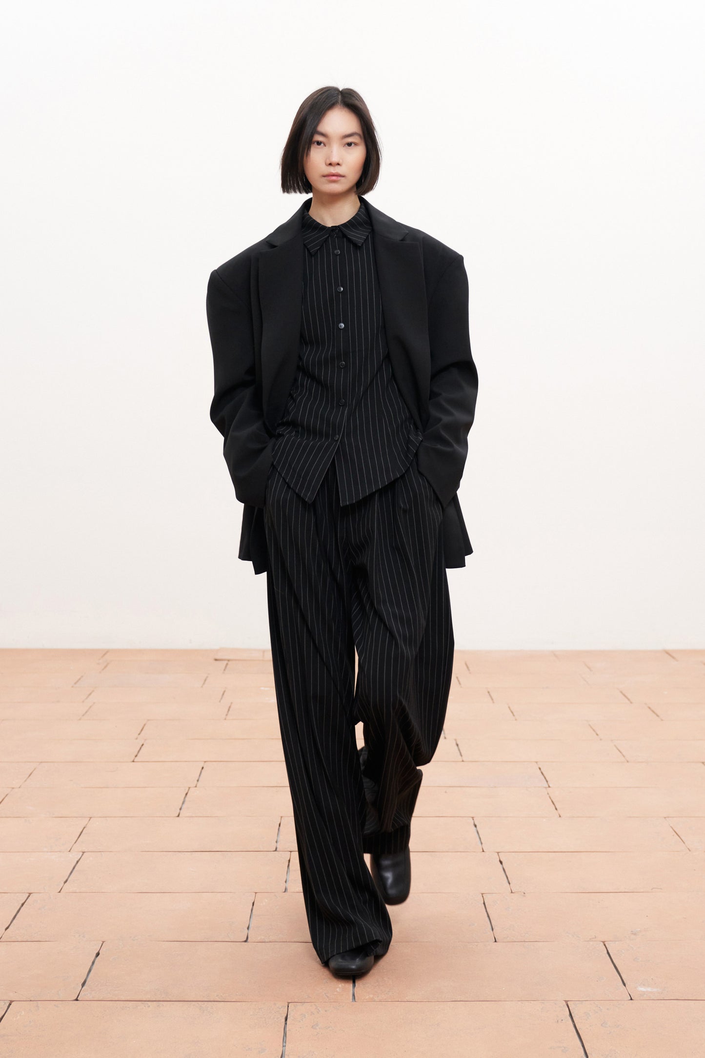 Černá košile s proužky