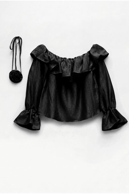 Černá saténová halenka z ramen