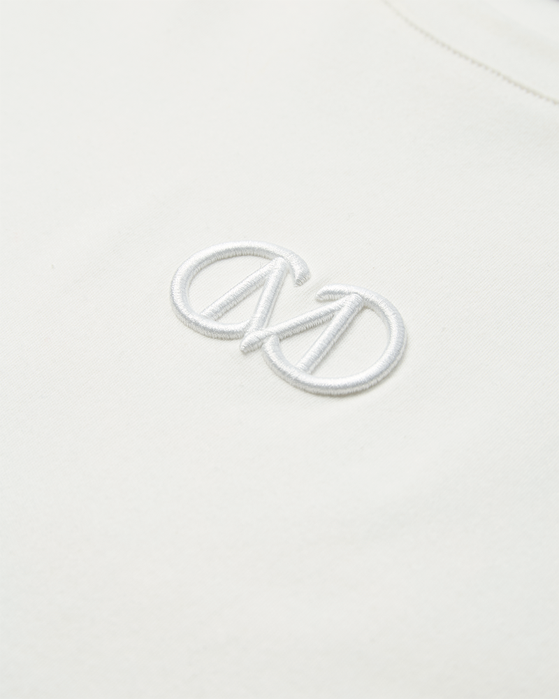 Bílé triko s monogramem