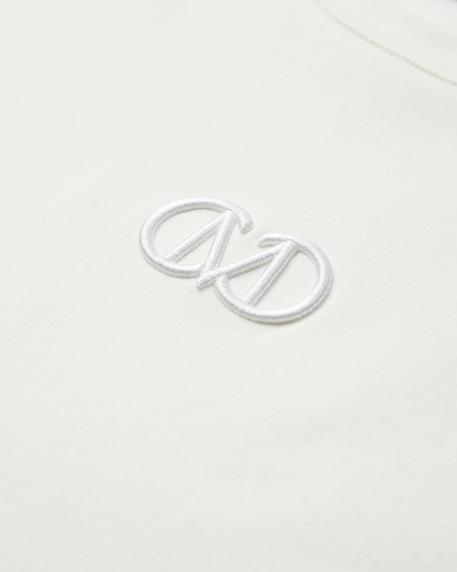 Bílé triko s monogramem