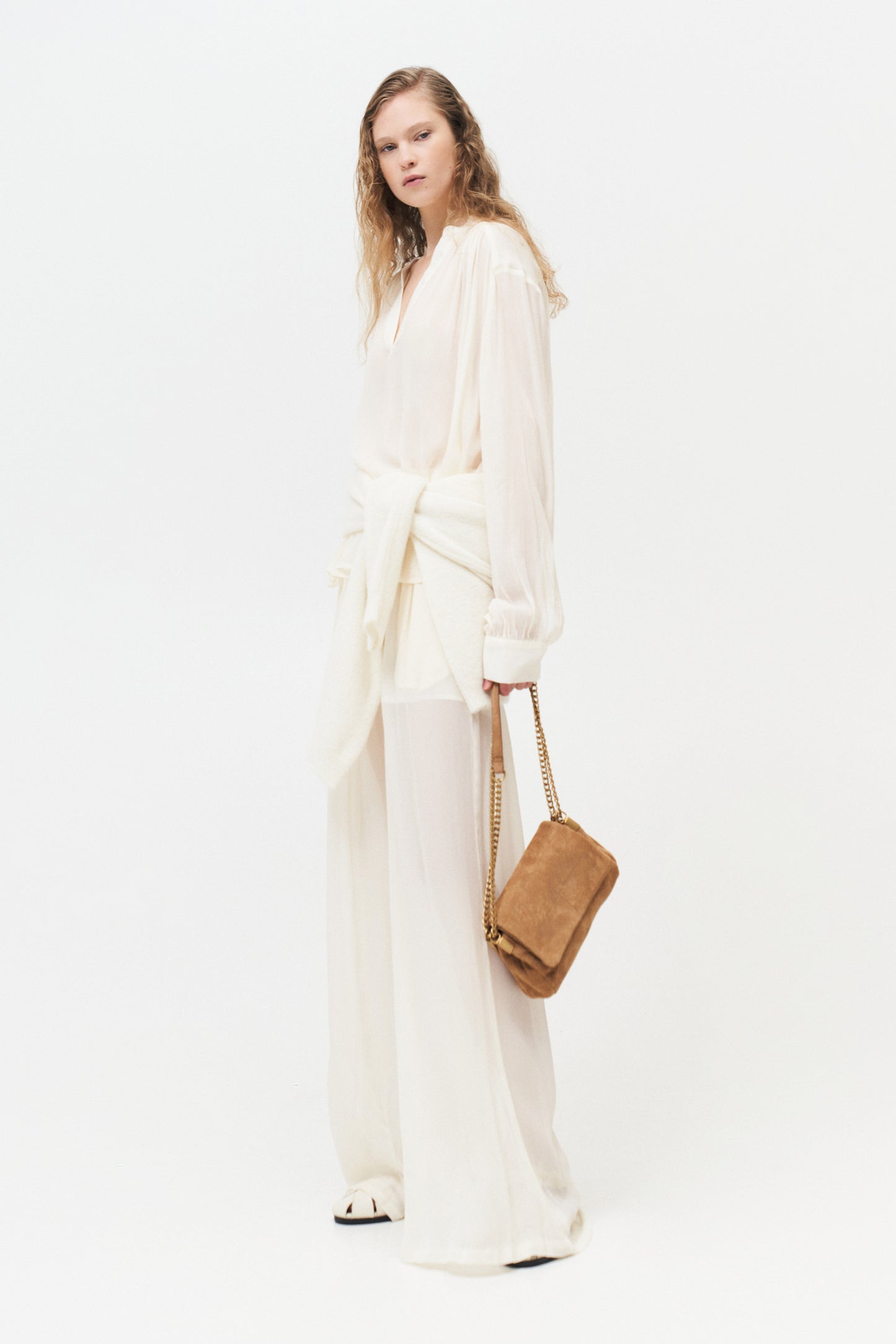 Bílá halenka do V ze 100% rayonu