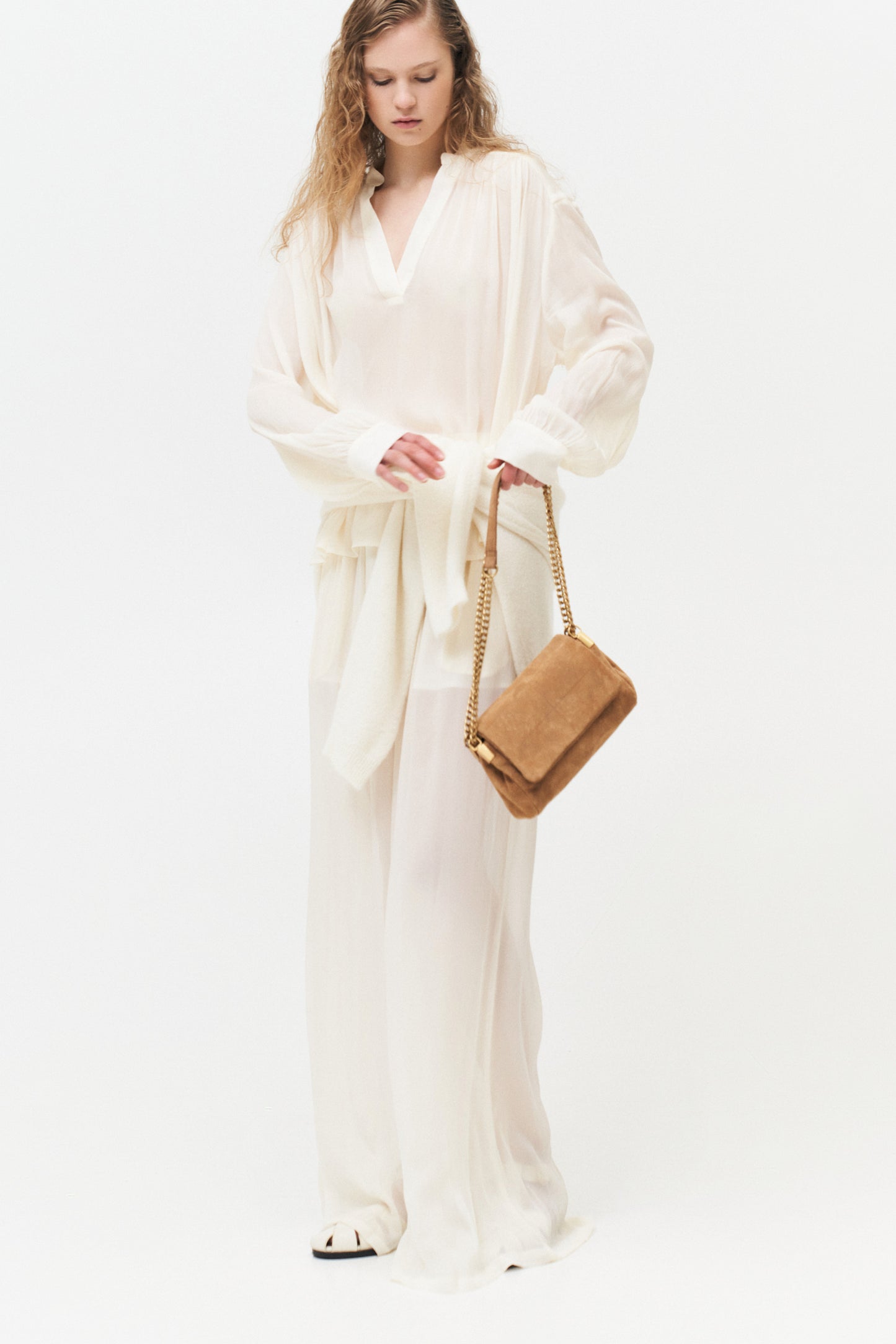 Bílá halenka do V ze 100% rayonu