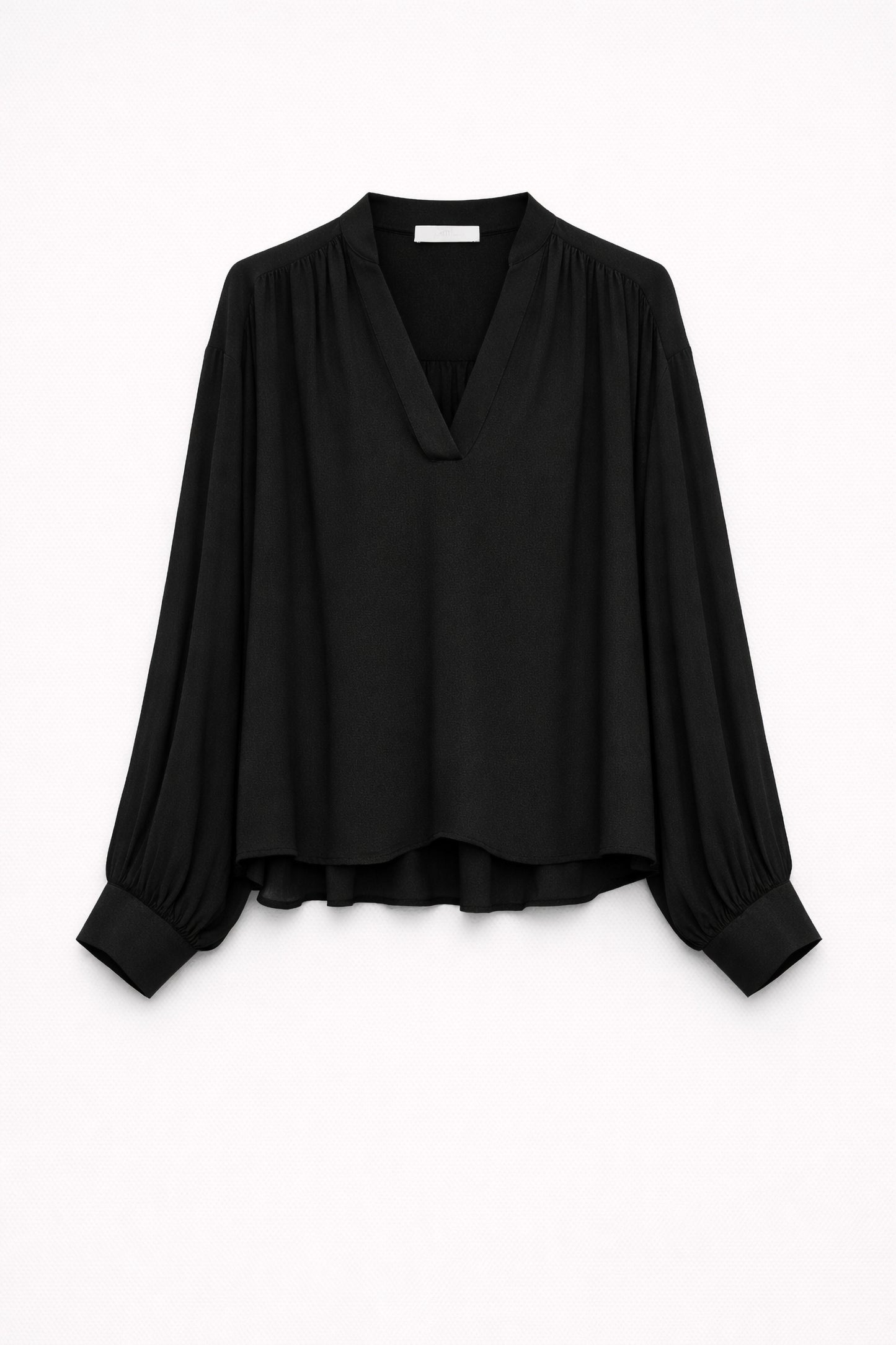 Černá halenka do V se 100% rayonu