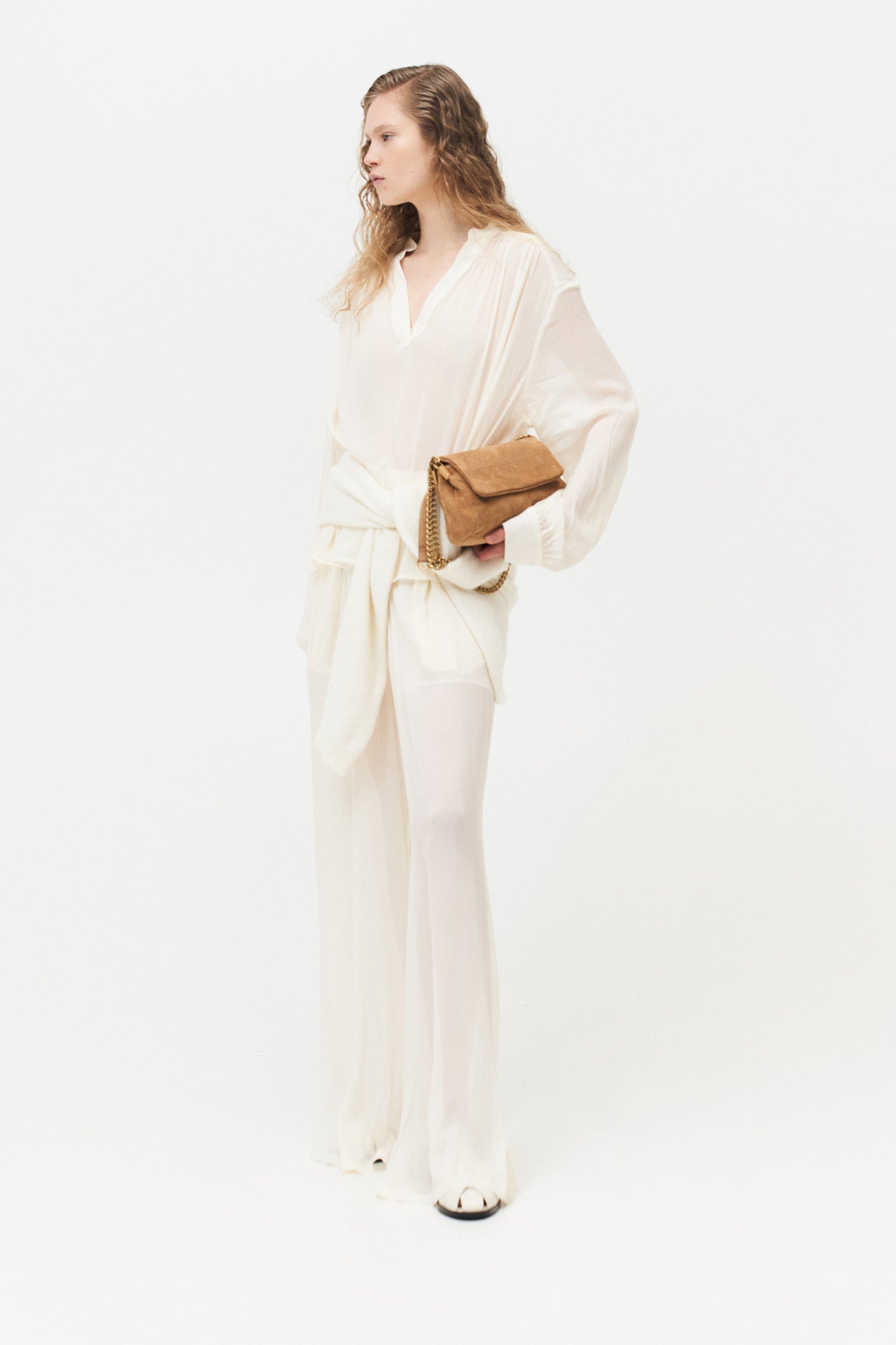 Bílá halenka do V ze 100% rayonu